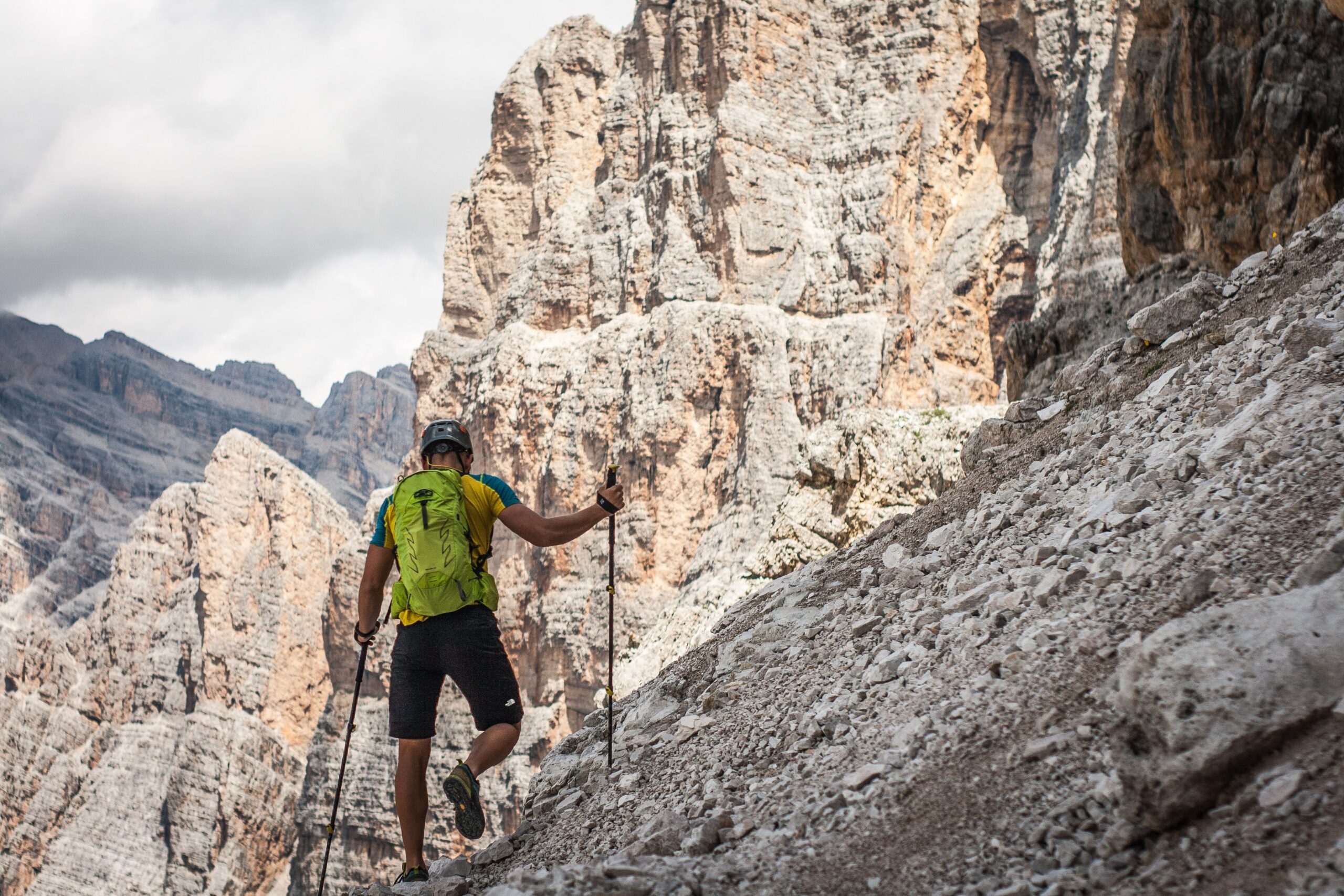 Podejście na via ferratę w Dolomitach